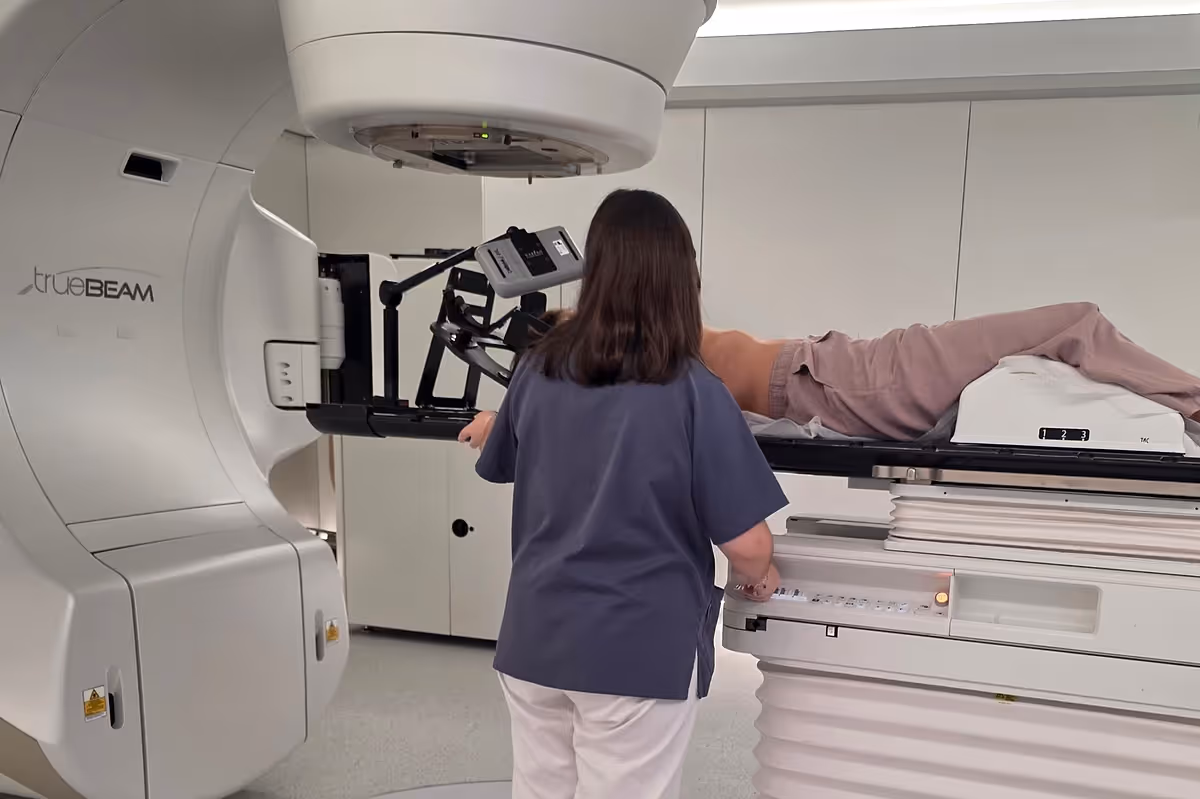 Cáncer de mama: tratamiento de 5 sesiones disponible en Málaga